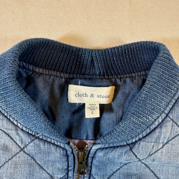 Cloth & Stone Chambray Quilted Denim Blue Jacket with Knit Sweater Sleeves - Picture 3 of 10